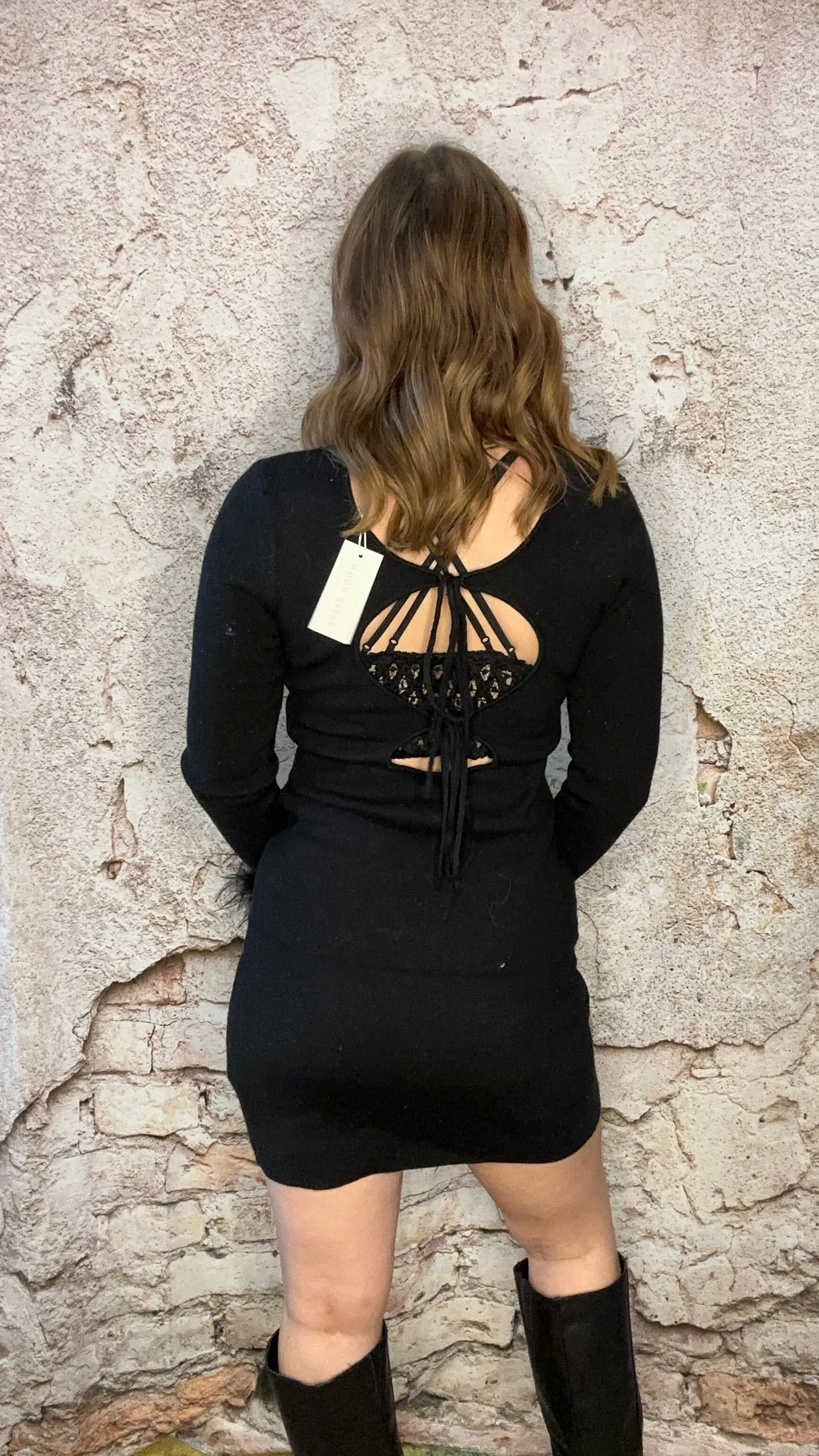 Cut out back feather Mini